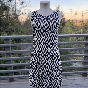 Cupio Black and White Sleeveless Sheath Dress